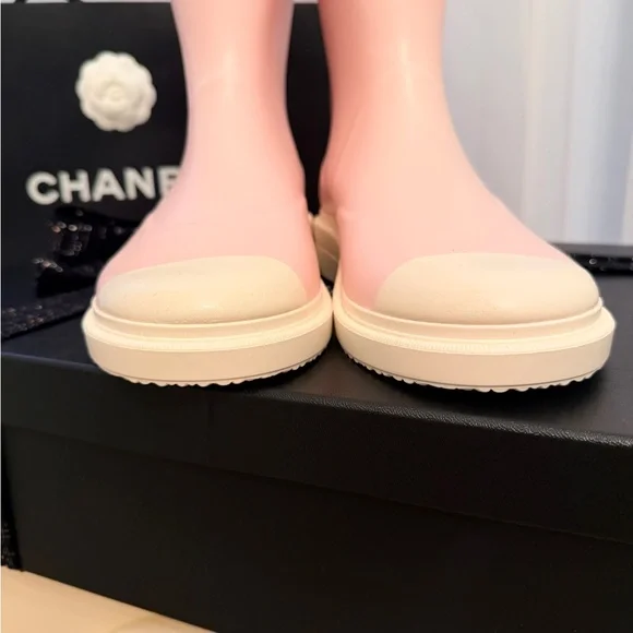 100% Authentic NWT Chanel Pink Women's Rain Boots 26C 2025 SIZE 40 - Picture 5 of 10